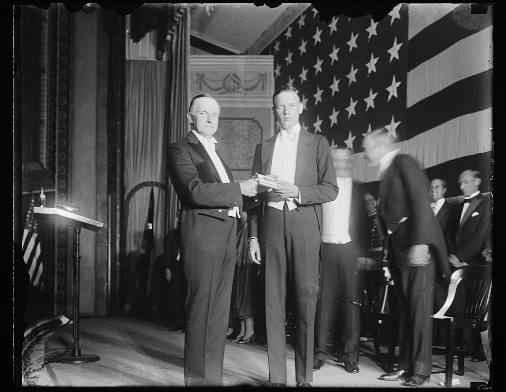 charles lucky lindy lindbergh being awarded by president for bravery