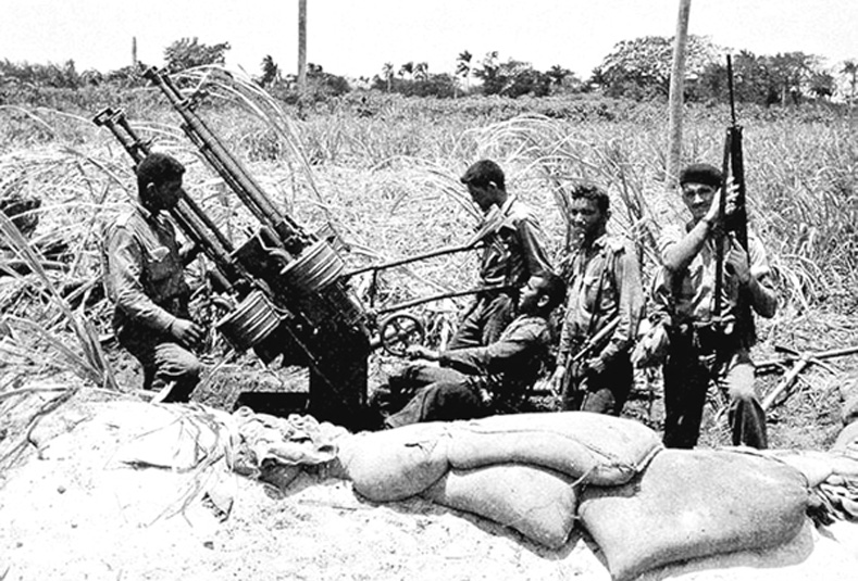 cuban militias defend bay of pigs invasion by the United States